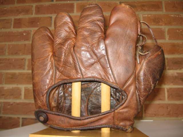 Johnny Vergez Wilson 640 Back